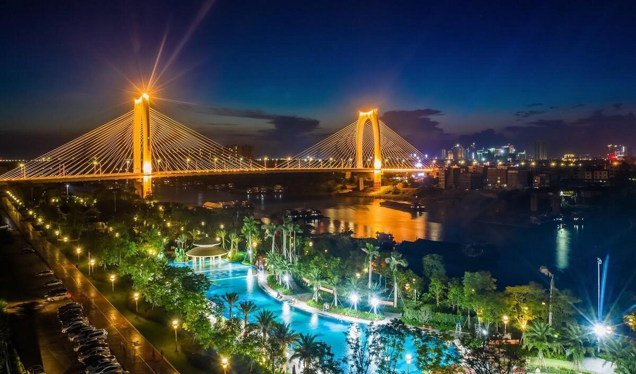 #头条创作挑战赛#今天13点 09分,一列由云南省昆明市开往广西壮族自治