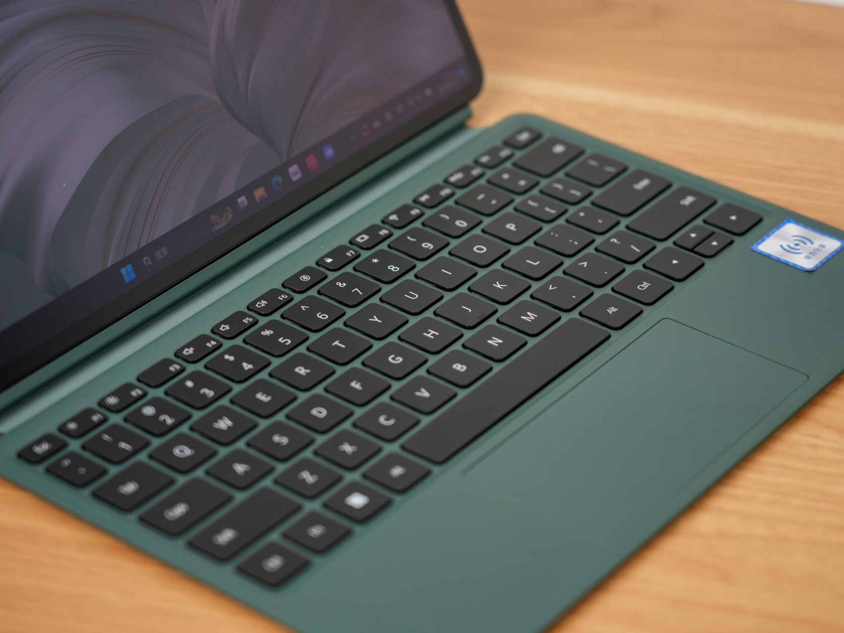 视频还在制作中,随手拍了几张华为matebook e 2023款二合一笔记本的图