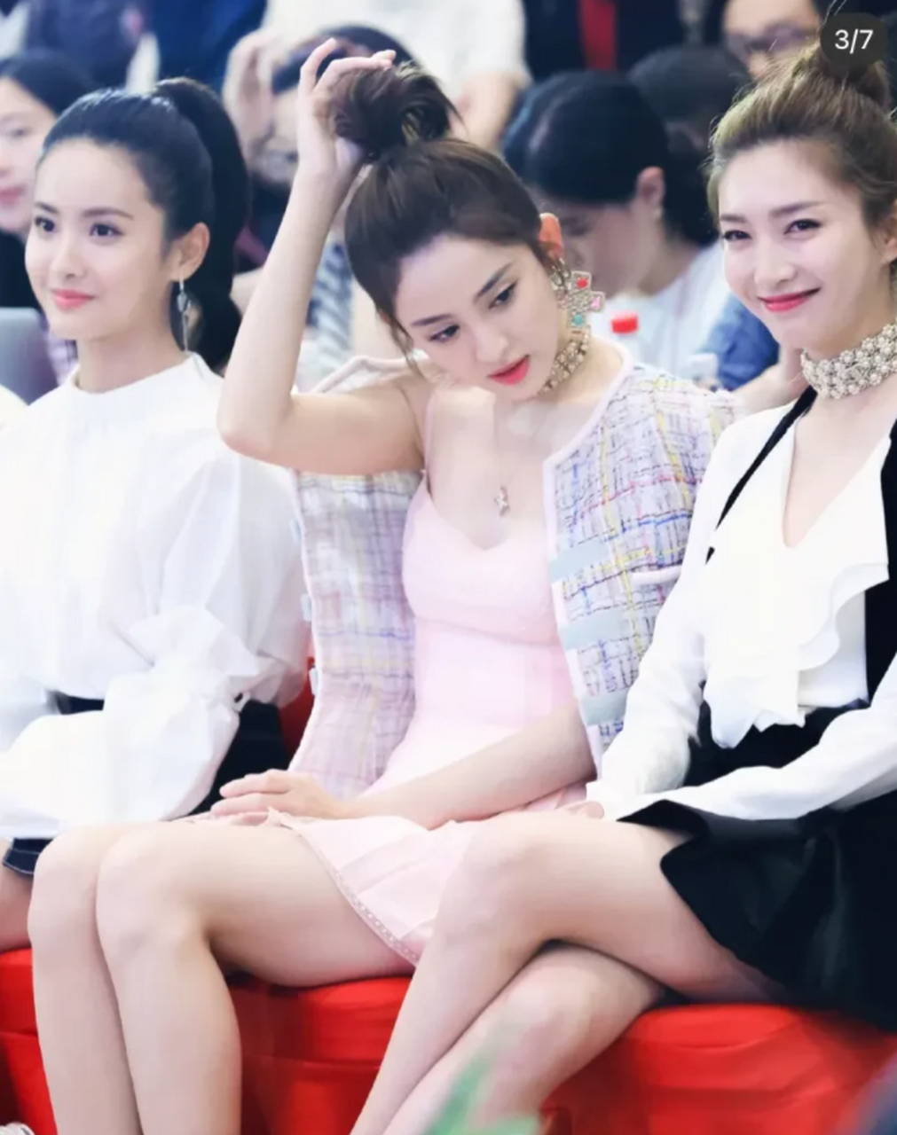 28岁的古力娜扎和34岁江疏影同框