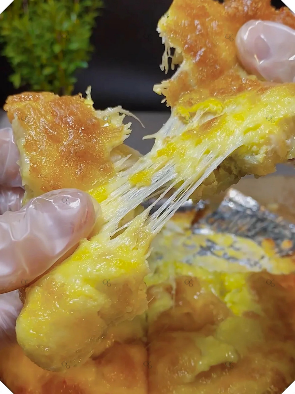 香蕉芝士烤披萨,甜蜜拉丝的诱惑!  你是否已经厌倦了常规口味的披萨?