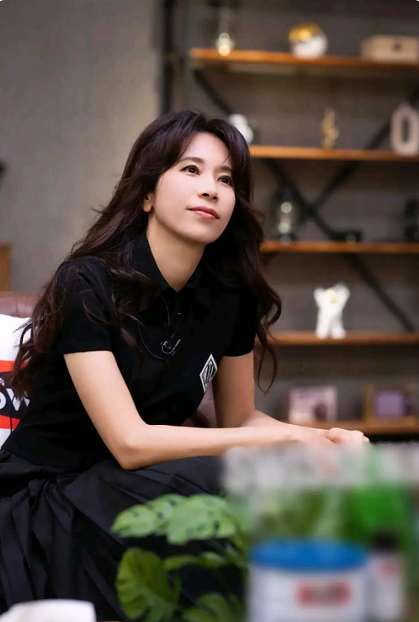 这一次,52岁的莫文蔚成了人生大赢家!