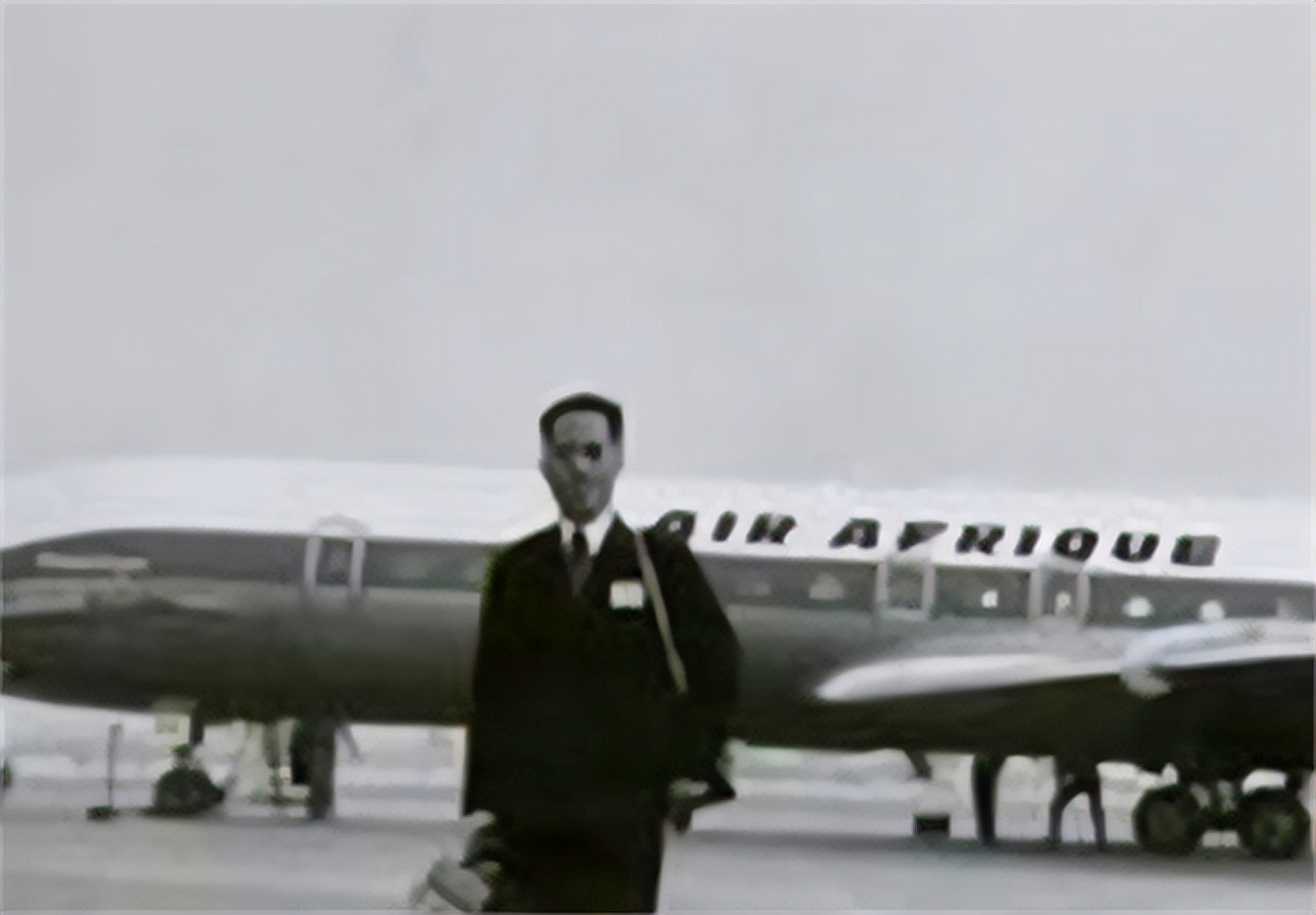 1985年11月,中国外交官何存锋,乘坐美国客机飞往纽约.