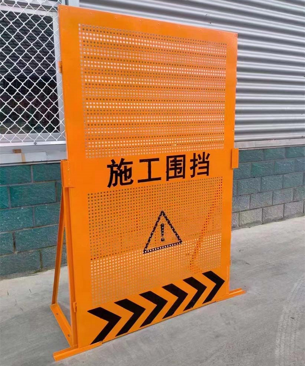 施工围挡百叶围挡一经推广,就得到了广泛使用.