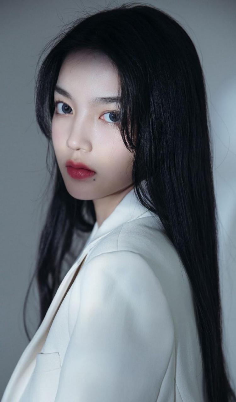 长发西装美女,气质高冷