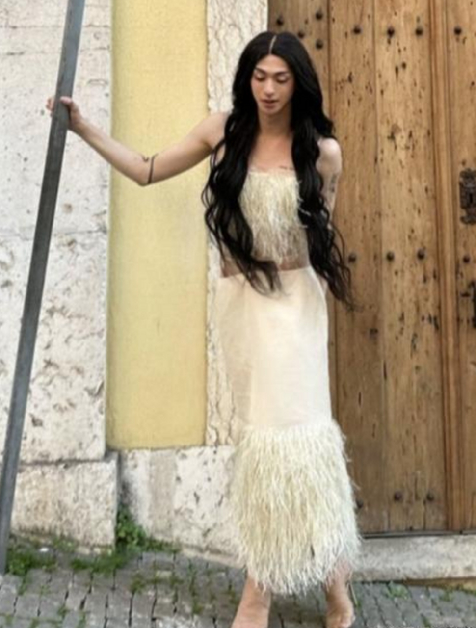 伊能静儿子哈利穿女装庆祝21岁生日!