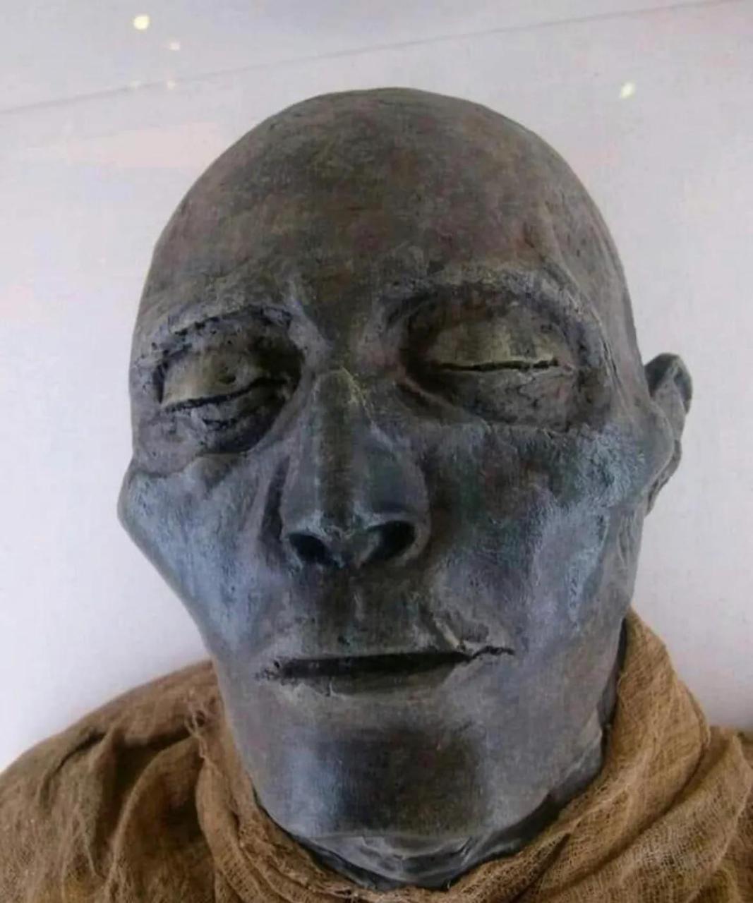 沉睡的国王 塞提一世的脸是所有古埃及人保存最完好的脸之一.