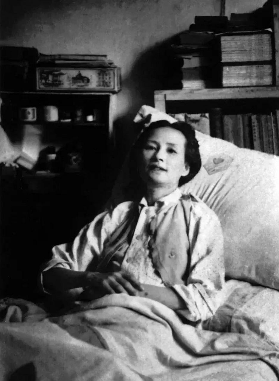 1969年,吴晗狱中自杀,死前头发被拔光,骨灰下落不明,他的妻子被迫害