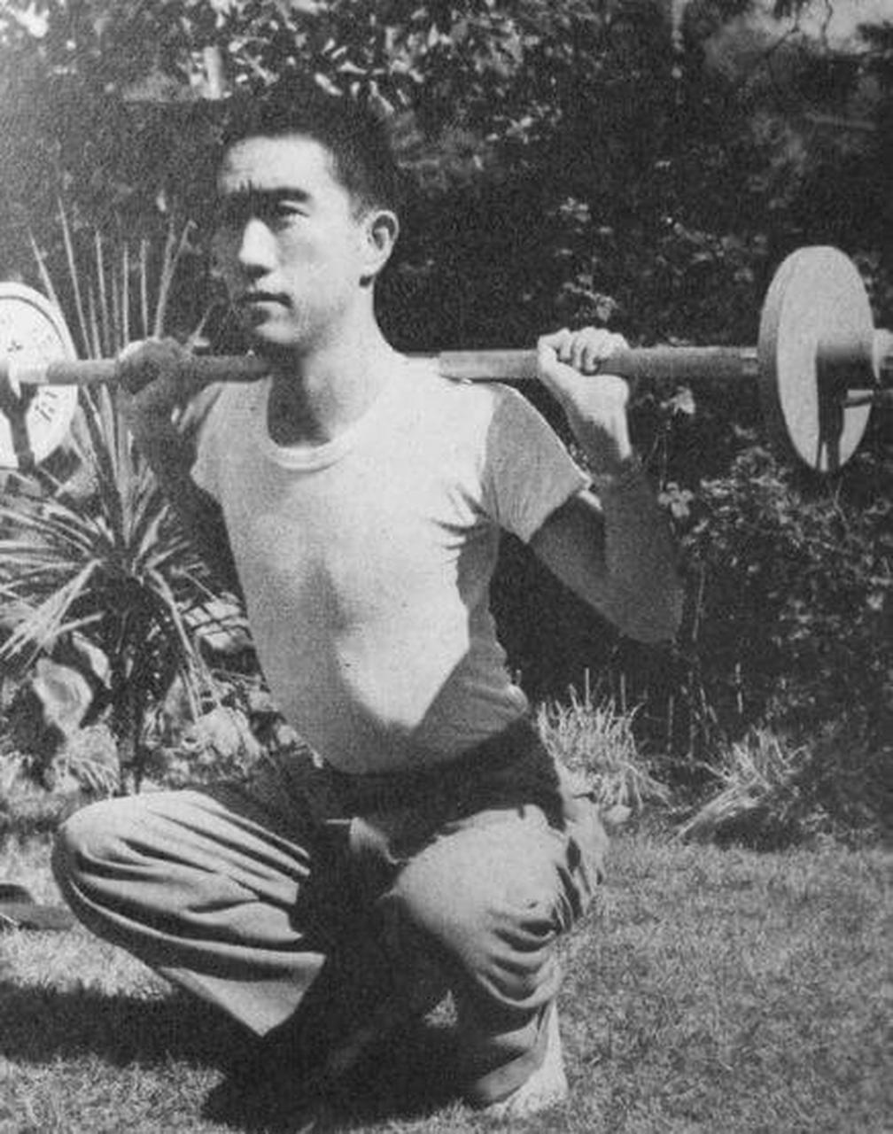 日本狂人三岛由纪夫旧照.