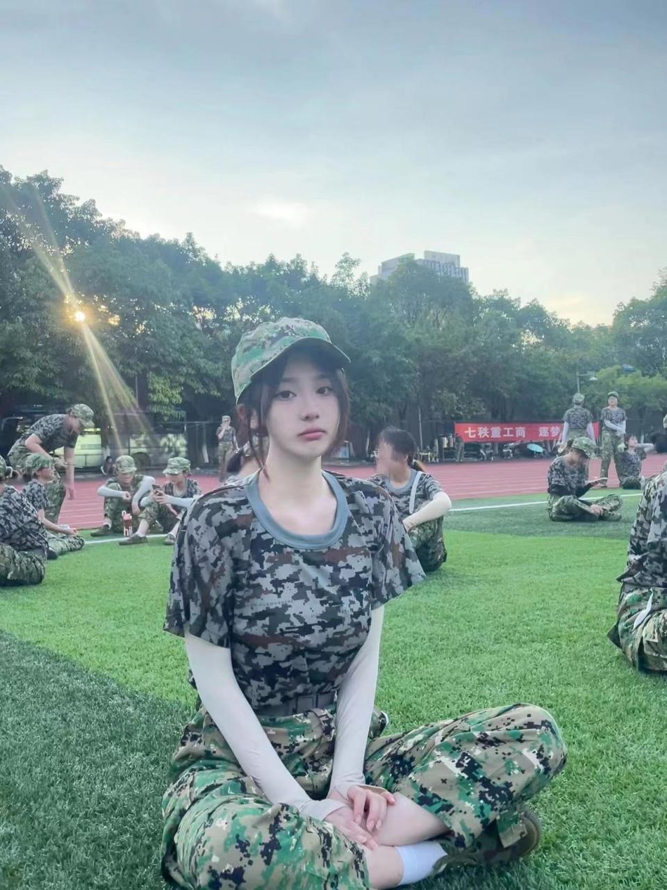 无意间看到大学军训时的照片,原来已经过去好几年了