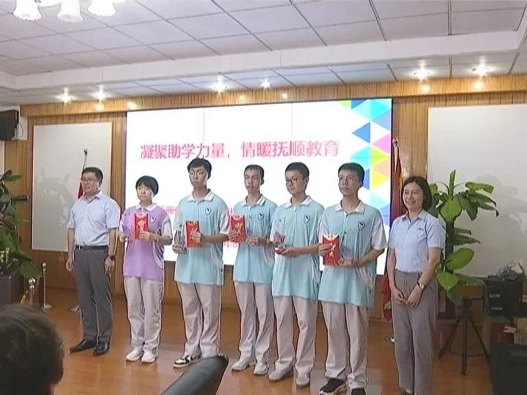 美好辽宁欢迎您# #贯彻二十大辽宁在行动# 【抚顺二中5名高考优秀