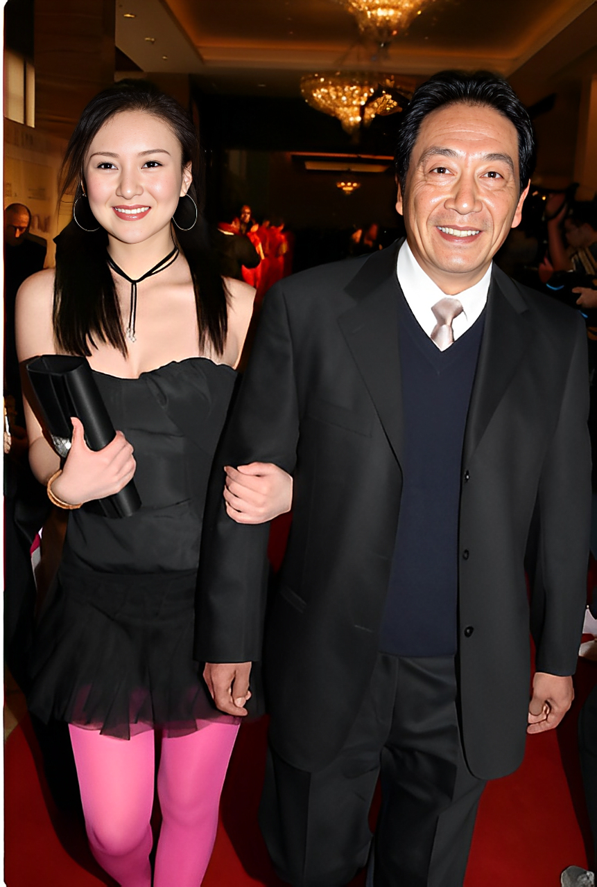 "看到这个告白,王奎荣很高兴的接受了!在他们的婚礼上!很多明星和朋友