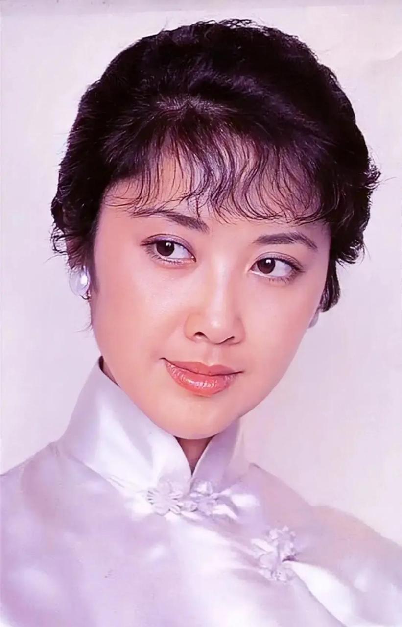 gif创作人# 看看80年代的女明星,每一个都非常有识别度,而且都是纯