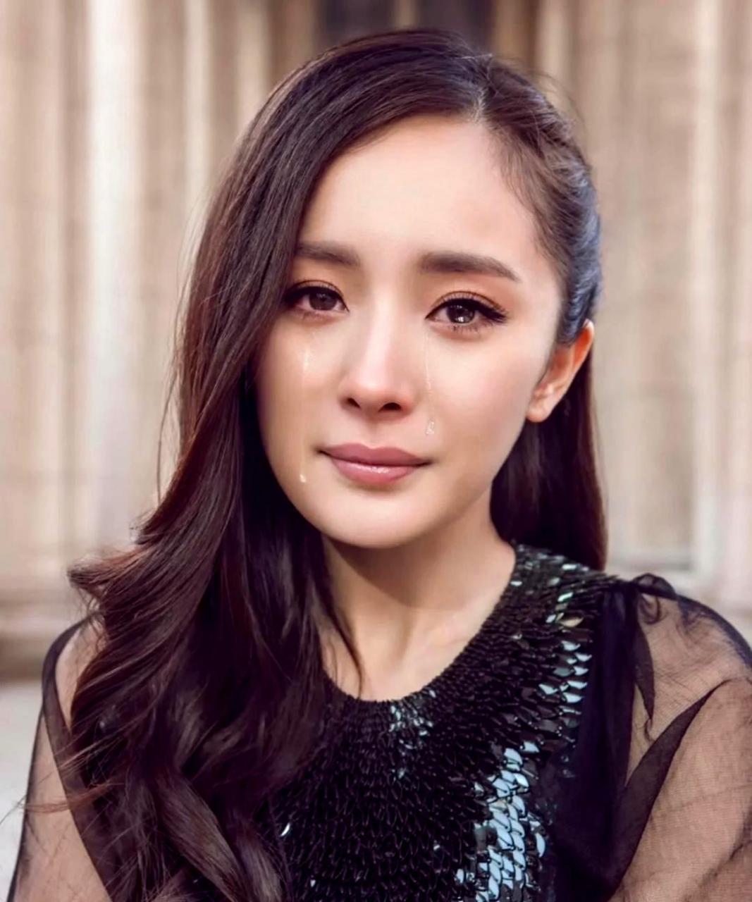 在《小时代》四大姐妹花哭戏的海报中,郭采洁饰演的顾里哭戏最具有