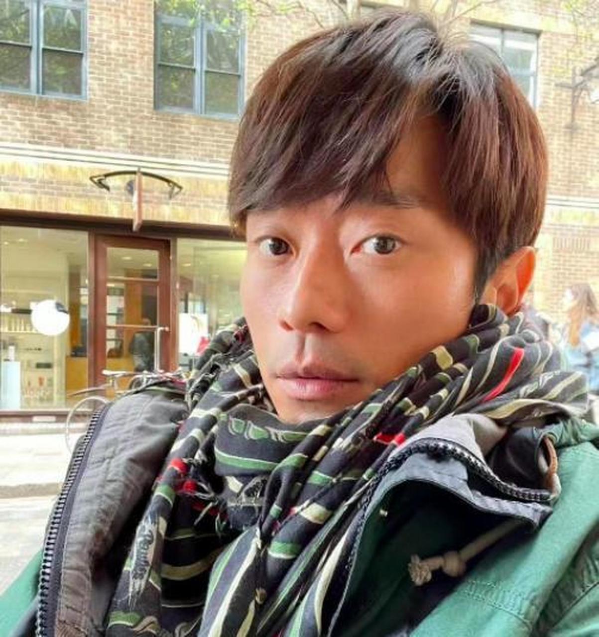 40岁的张栋梁,枯瘦如柴,憔悴不堪,像个50岁的小老头.