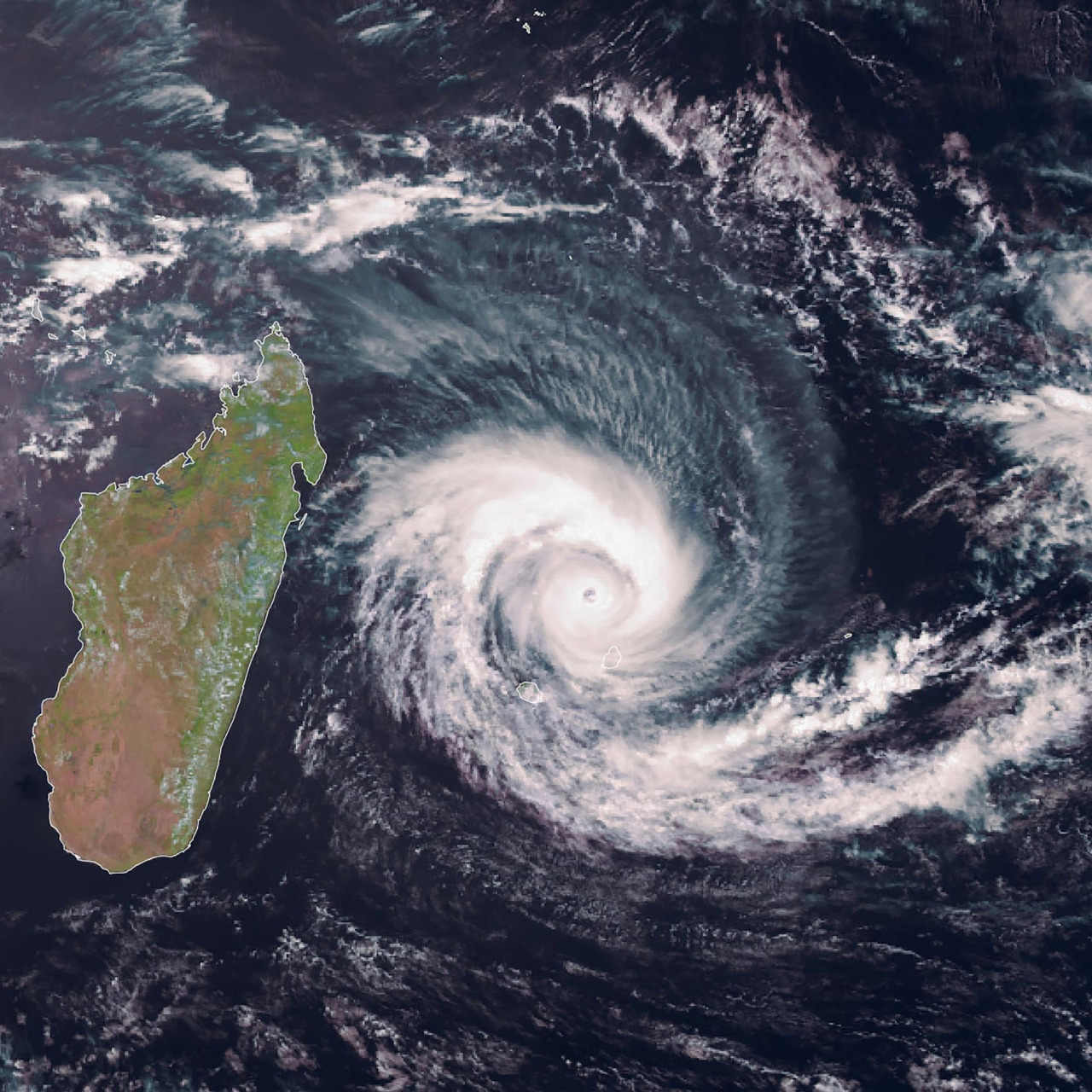 印度洋飓风侵袭马岛 热带气旋「batsirai」正在逼近马达加斯加岛.