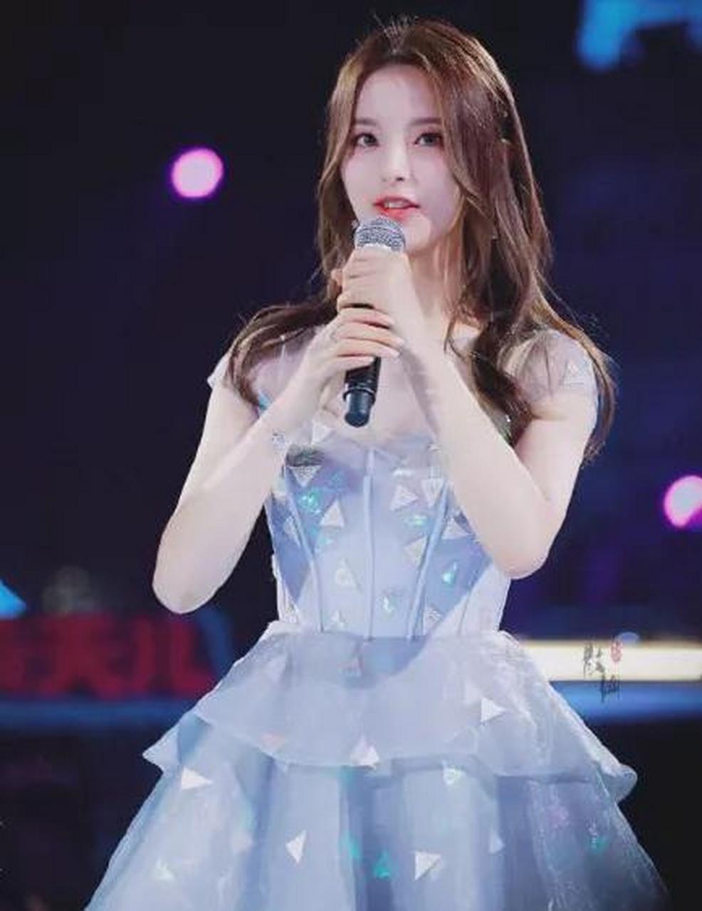 幸运女神杨超越