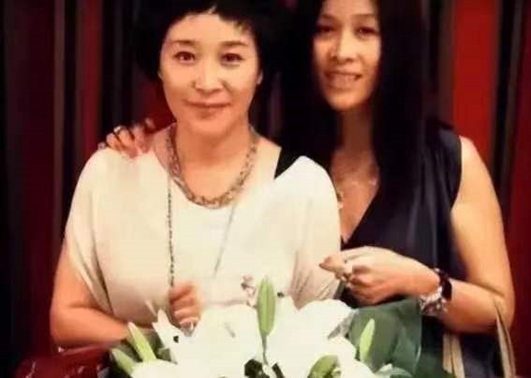 不断被怼上头条的那英姐姐火冒三丈了,大半夜发朋友圈避谣她不是灿星