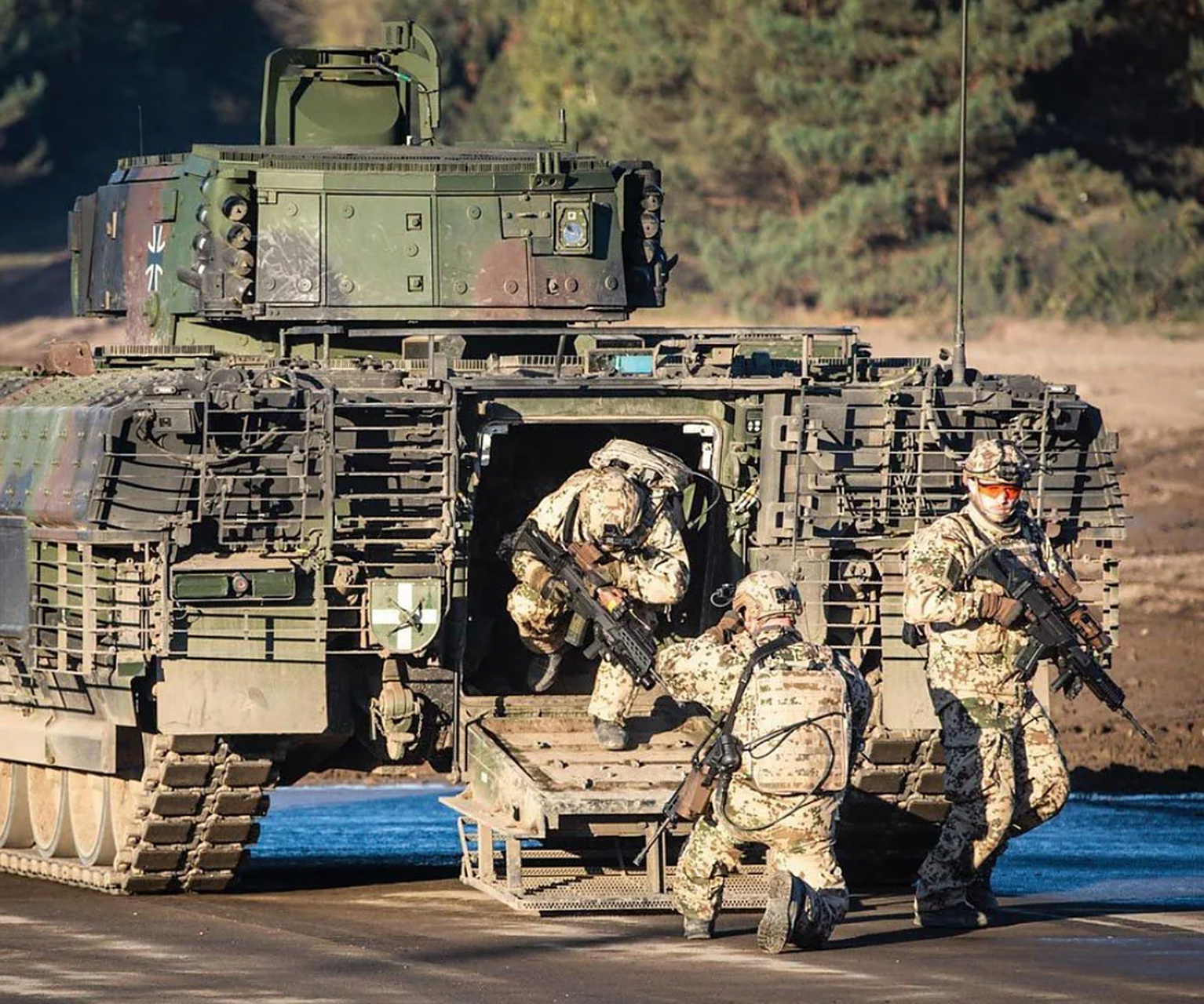 对此,德国政府已暂停对该型步兵战车的后续采购.