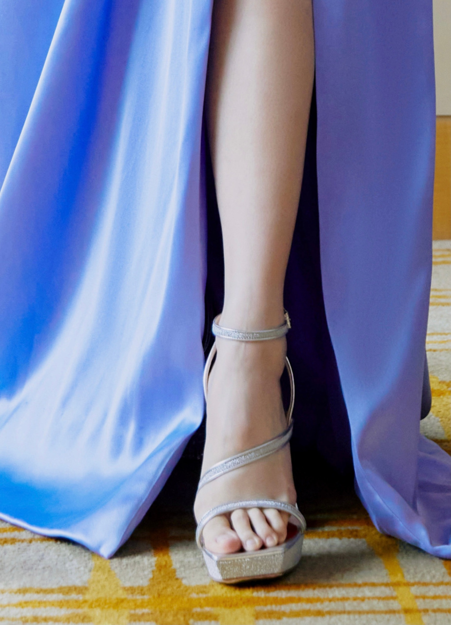 周冬雨  美腿玉足合集[大哈]