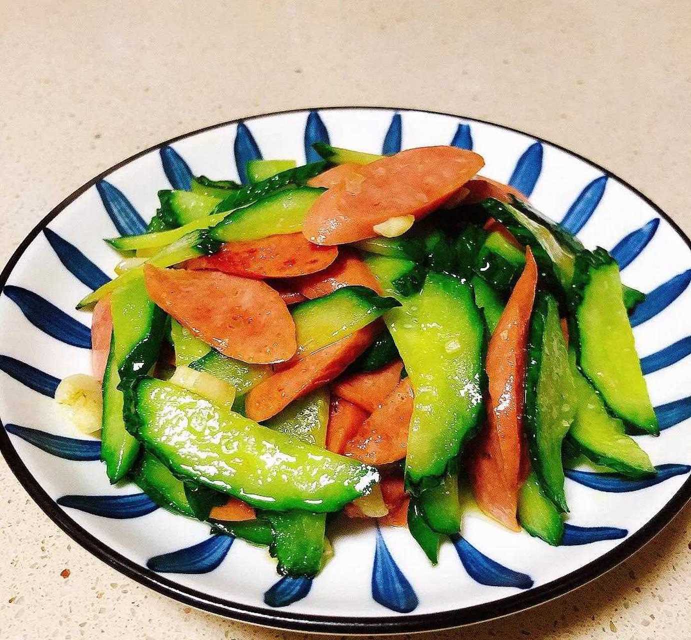 记录家常便饭 [什么鬼] 黄瓜炒火腿肠,辣子鸡,笋炒腊肉, 家常瓜