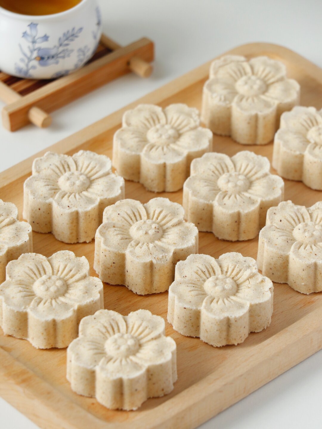 中式养生宫廷八珍糕～健脾益气补气血 八珍糕又称"健脾糕",是乾隆和