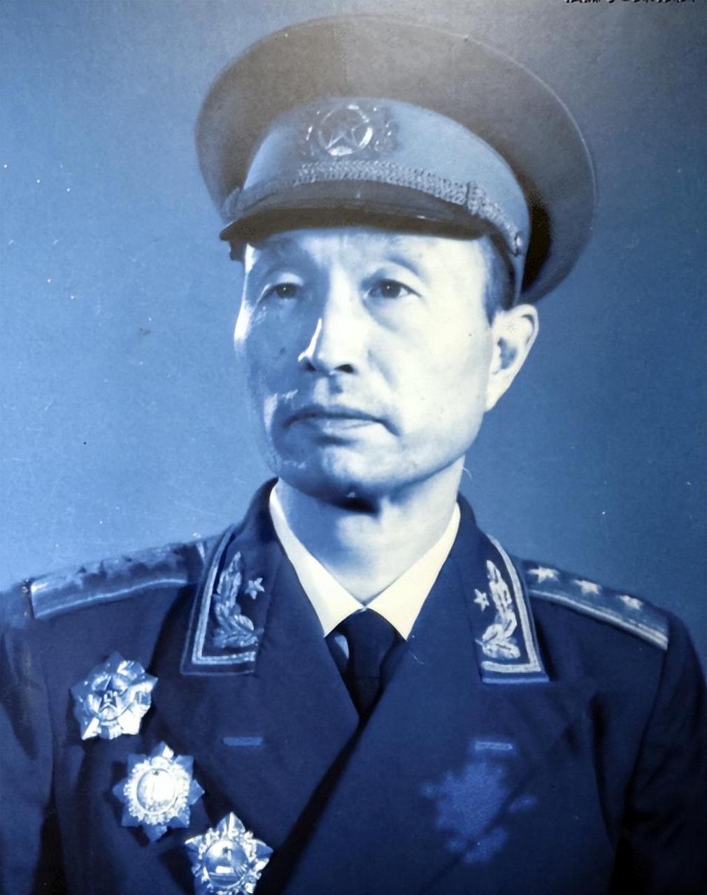 彭小枫报考哈军工受阻,张爱萍质问:你们连彭雪枫的儿子也不信任.