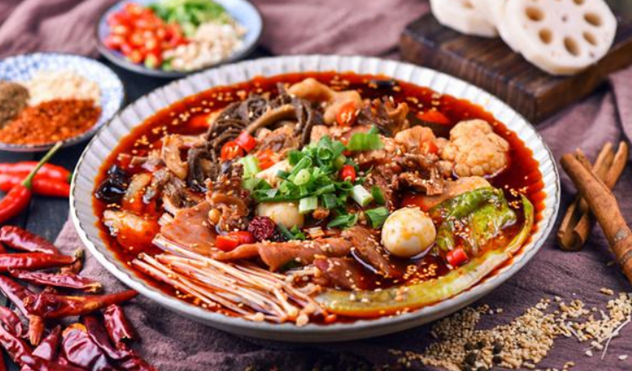 如果你想要体验正宗的四川美食,不妨一试四川冒菜的独特风