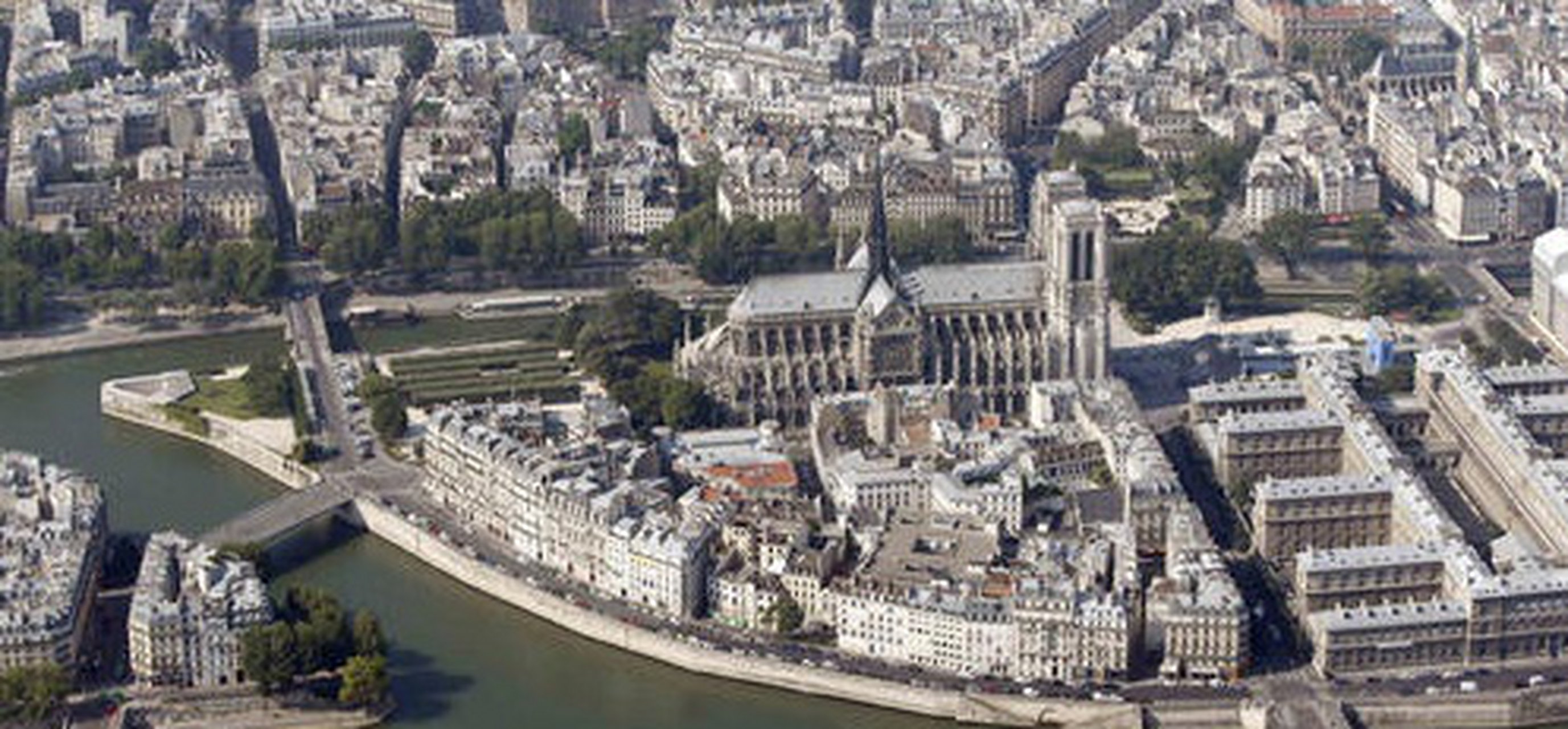 航拍昔日的巴黎圣母院,震撼,大气,永久成为了回忆![伤心]