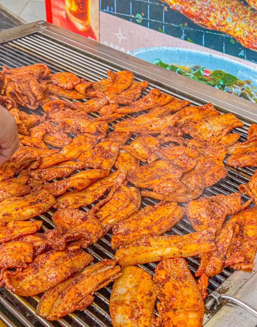 在昆明吃到了保山火烧肉米线肉香四溢.