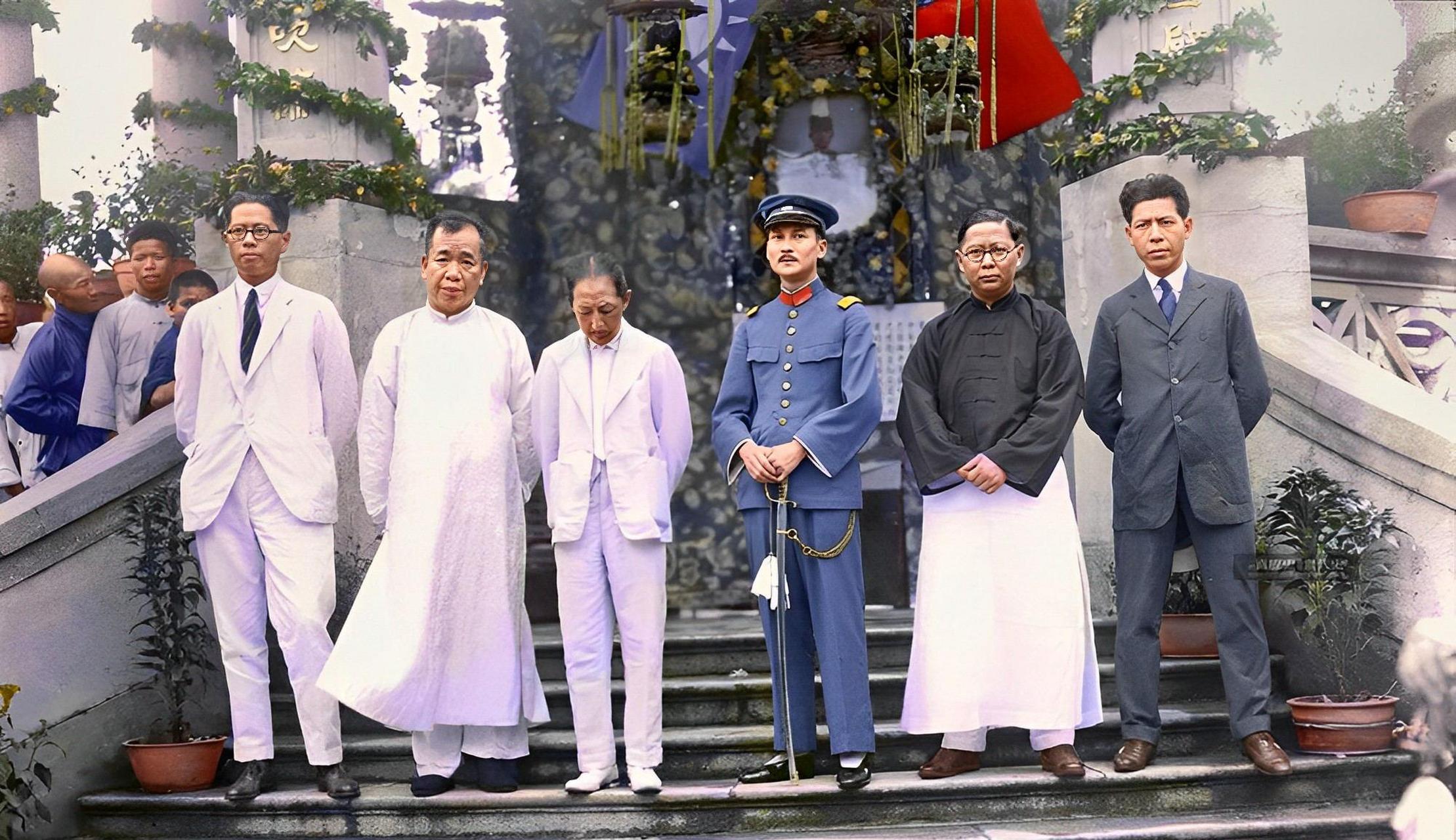 在争吵中,孙科认为是胡汉民挑拨他们父子不和,盛气凌人的他,竟举起