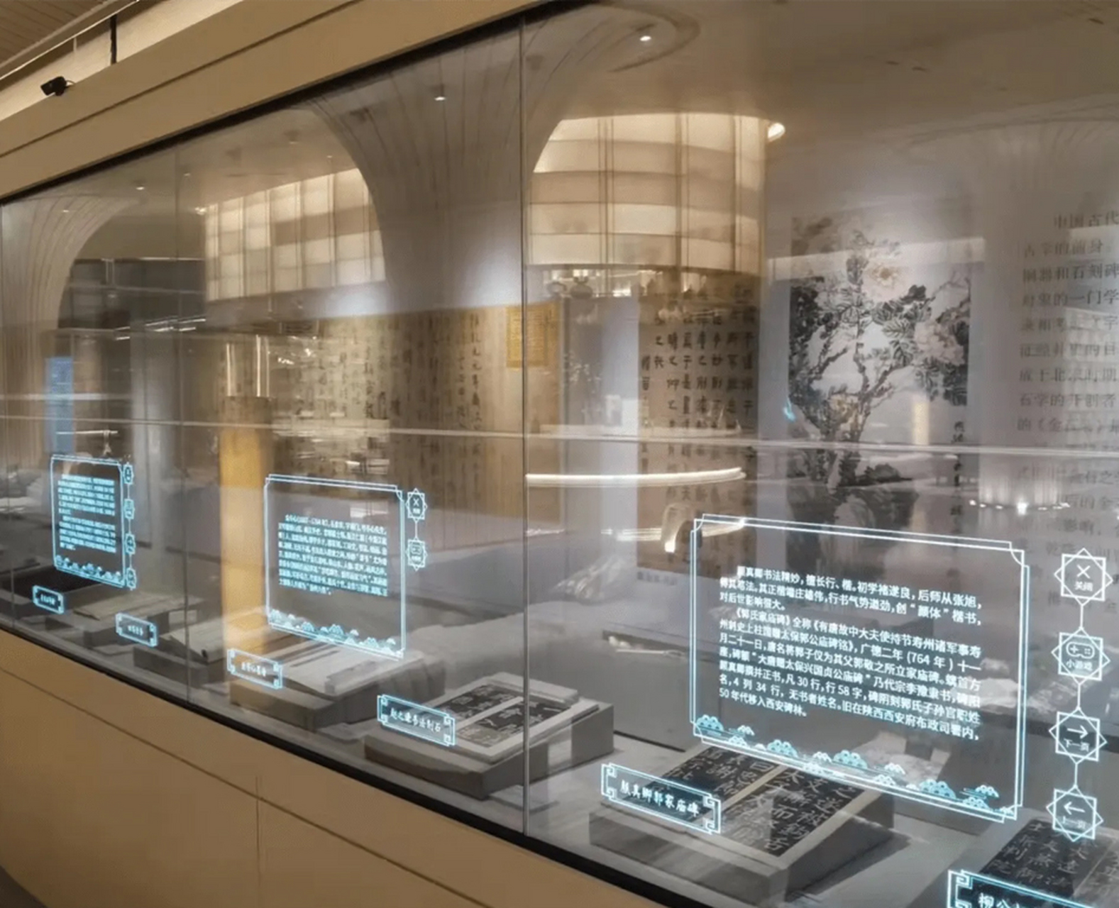 oled透明屏具备灵活多样的展示方式,可以实现无缝拼接,可变形和可互动