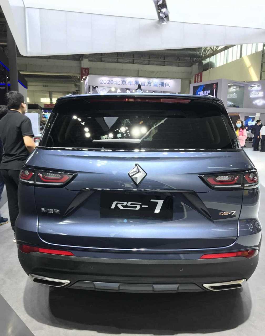 新宝骏rs-7亮相北京车展,前脸大嘴式进气格栅也太酷了,在视觉上就能够