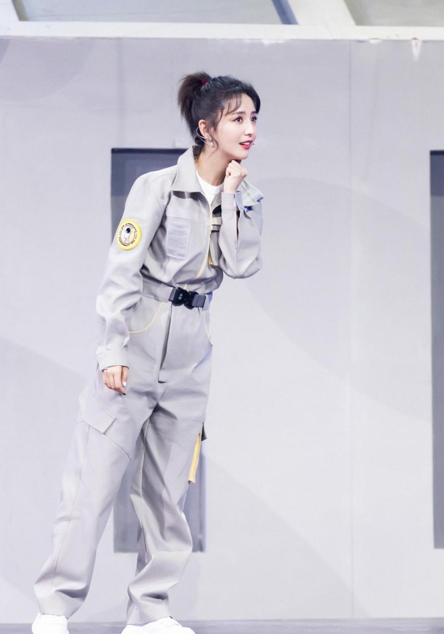 "天宫队"队员佟丽娅,已搭乘王牌对王牌号飞船启程[比心]