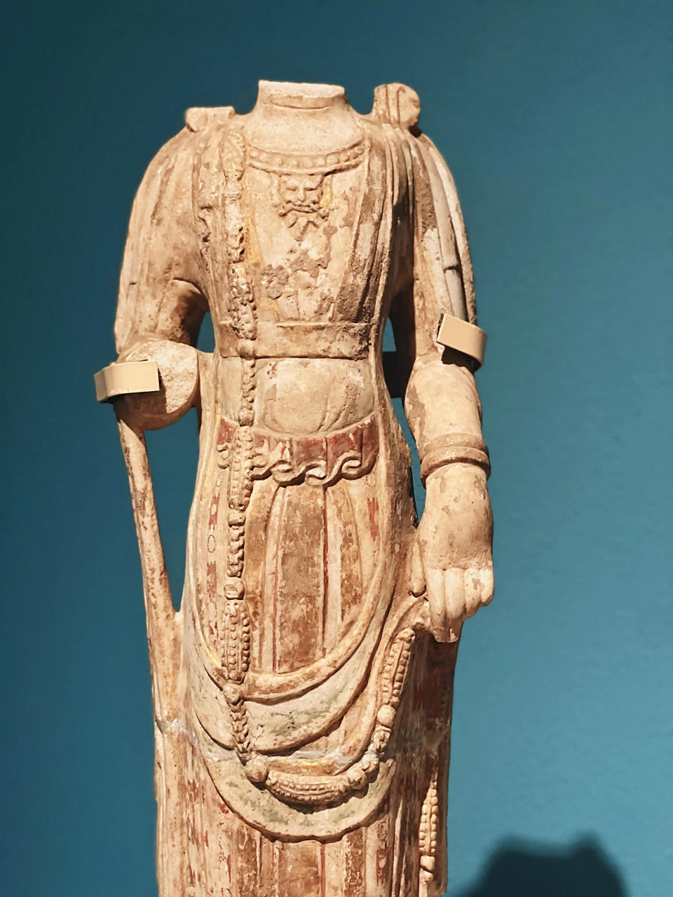 褒衣博带,愉悦慈祥,受印度笈多风格影响的青州龙兴寺佛像含蓄而高雅