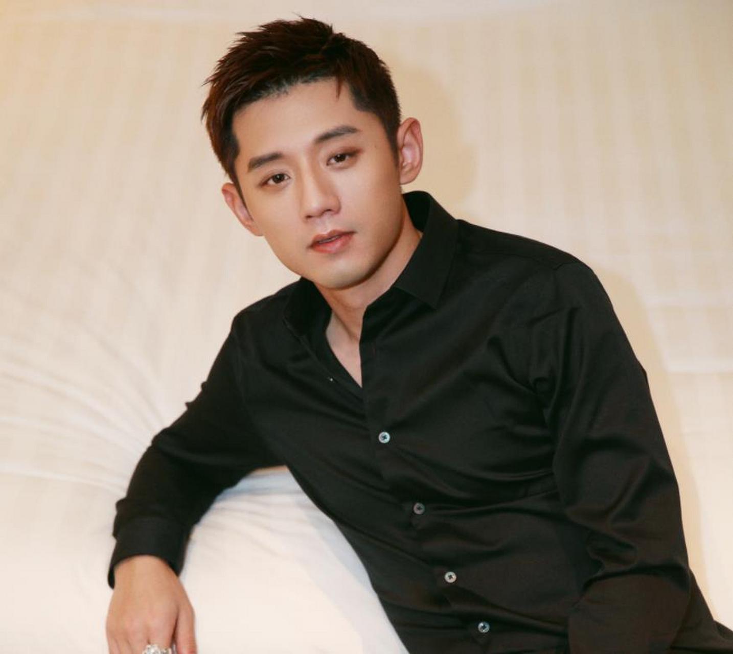 最近由35岁体育明星张继科被曝赌博欠债引发的争议风波可谓愈演愈烈