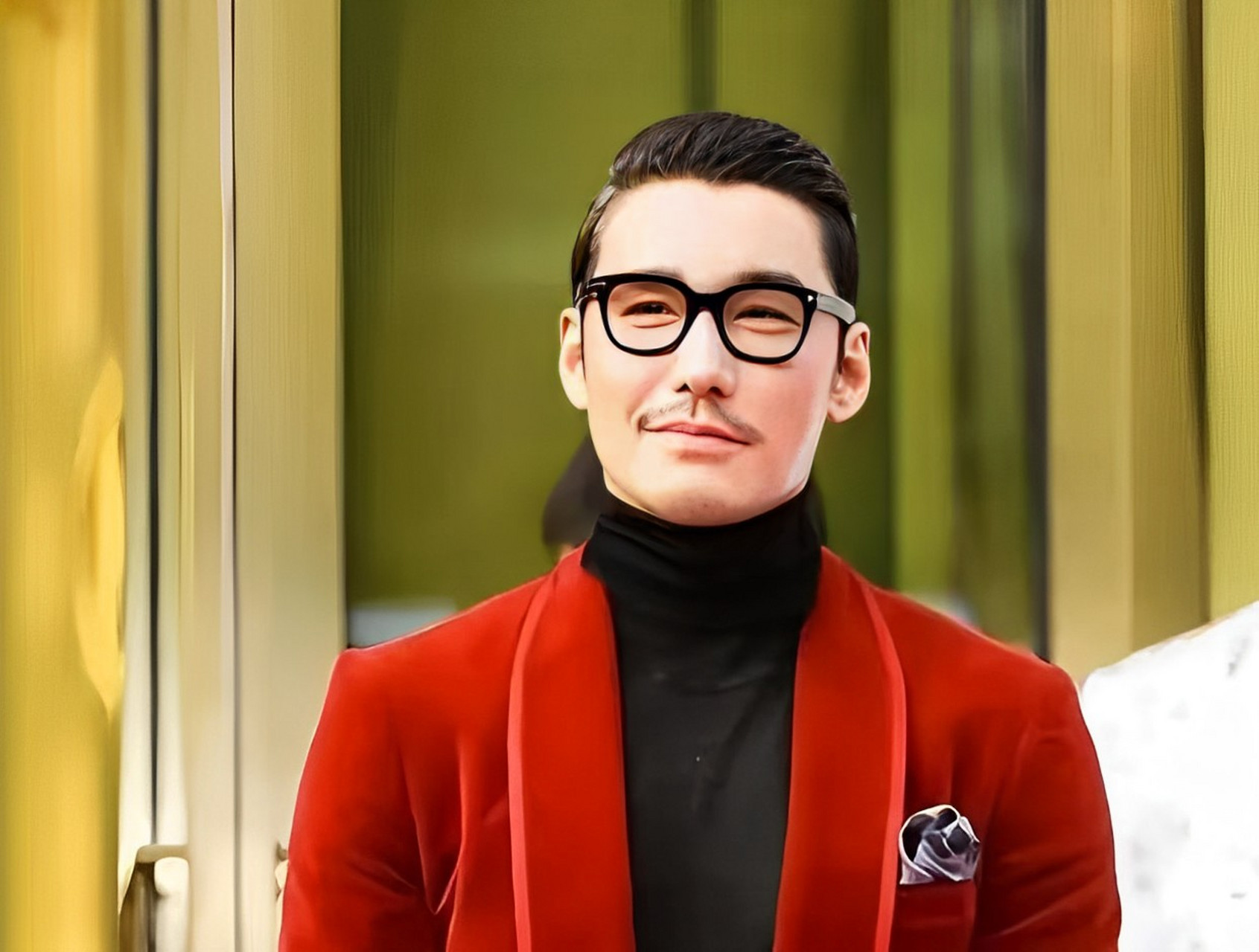 胡兵每次站在台