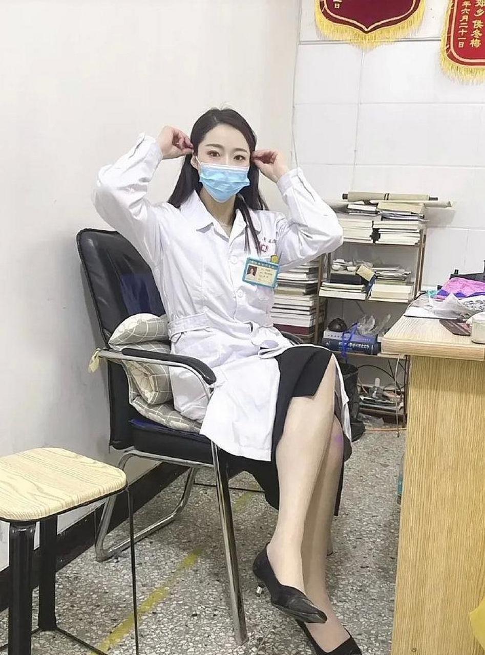 很多男医生都在追求女护士,那女医生又该谁去追呢? #趣图搞笑