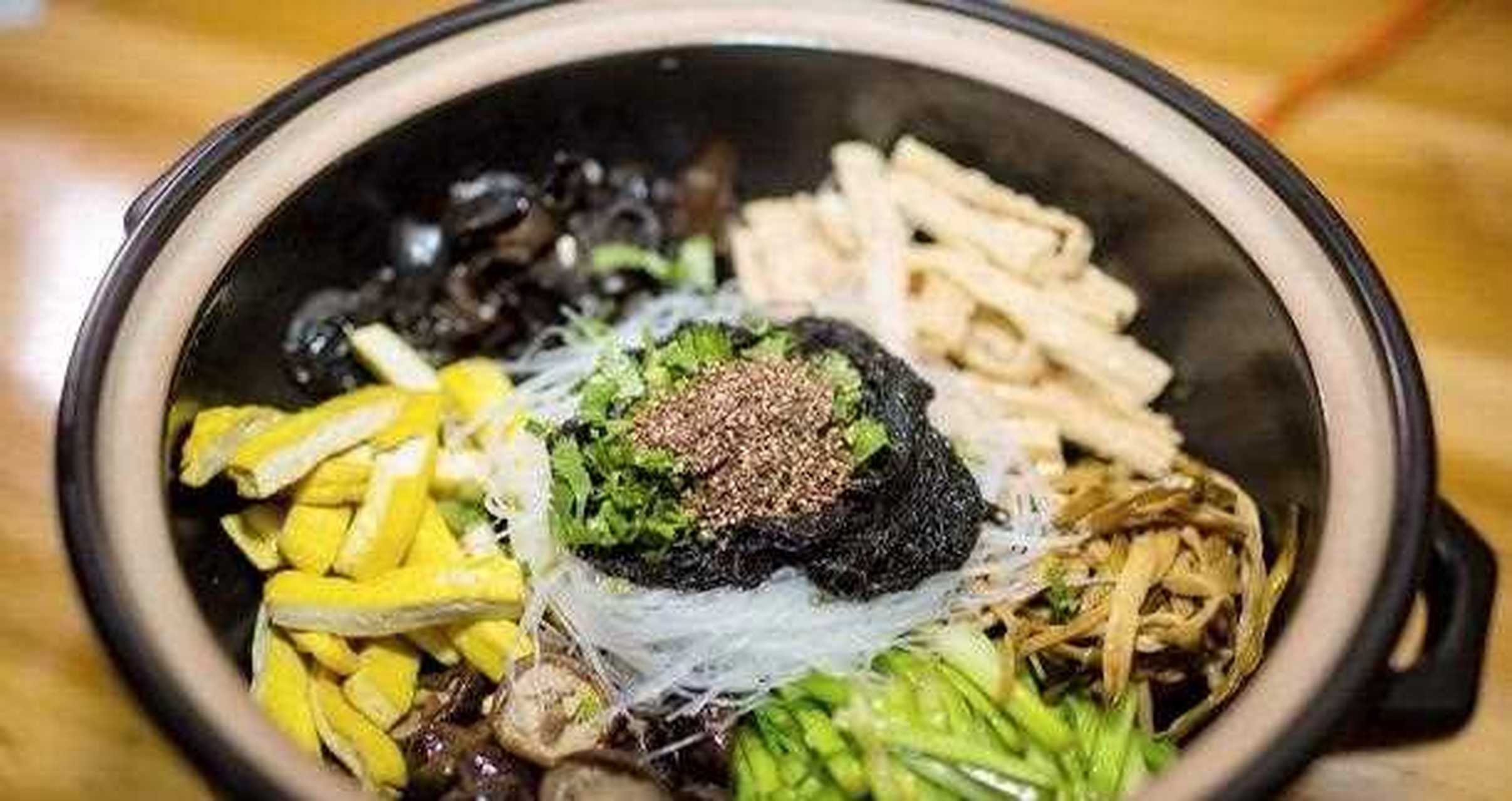 斋菜煲是海南省传统名菜,属于海派菜.