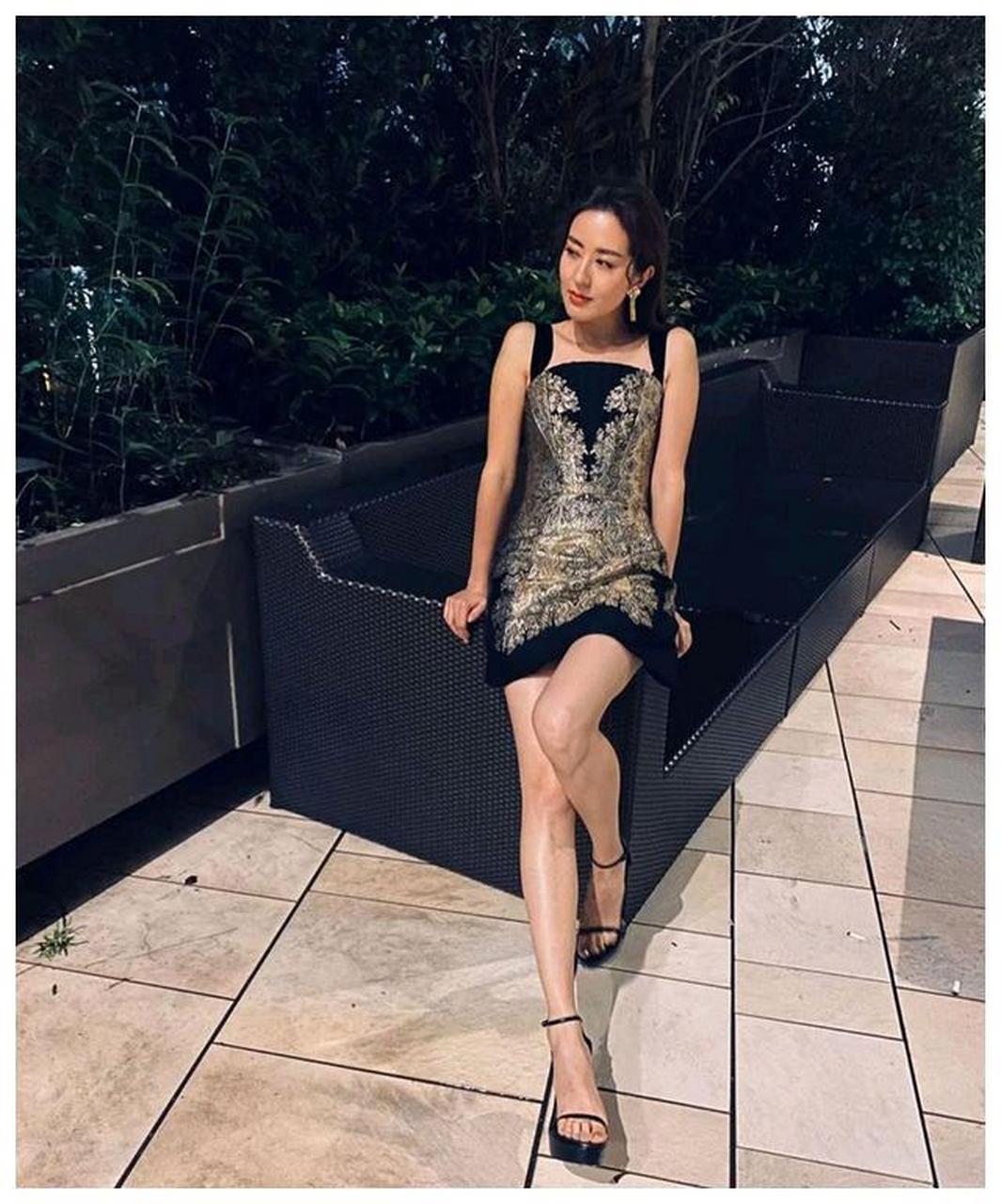 唐诗咏轻露美腿性感时尚女神