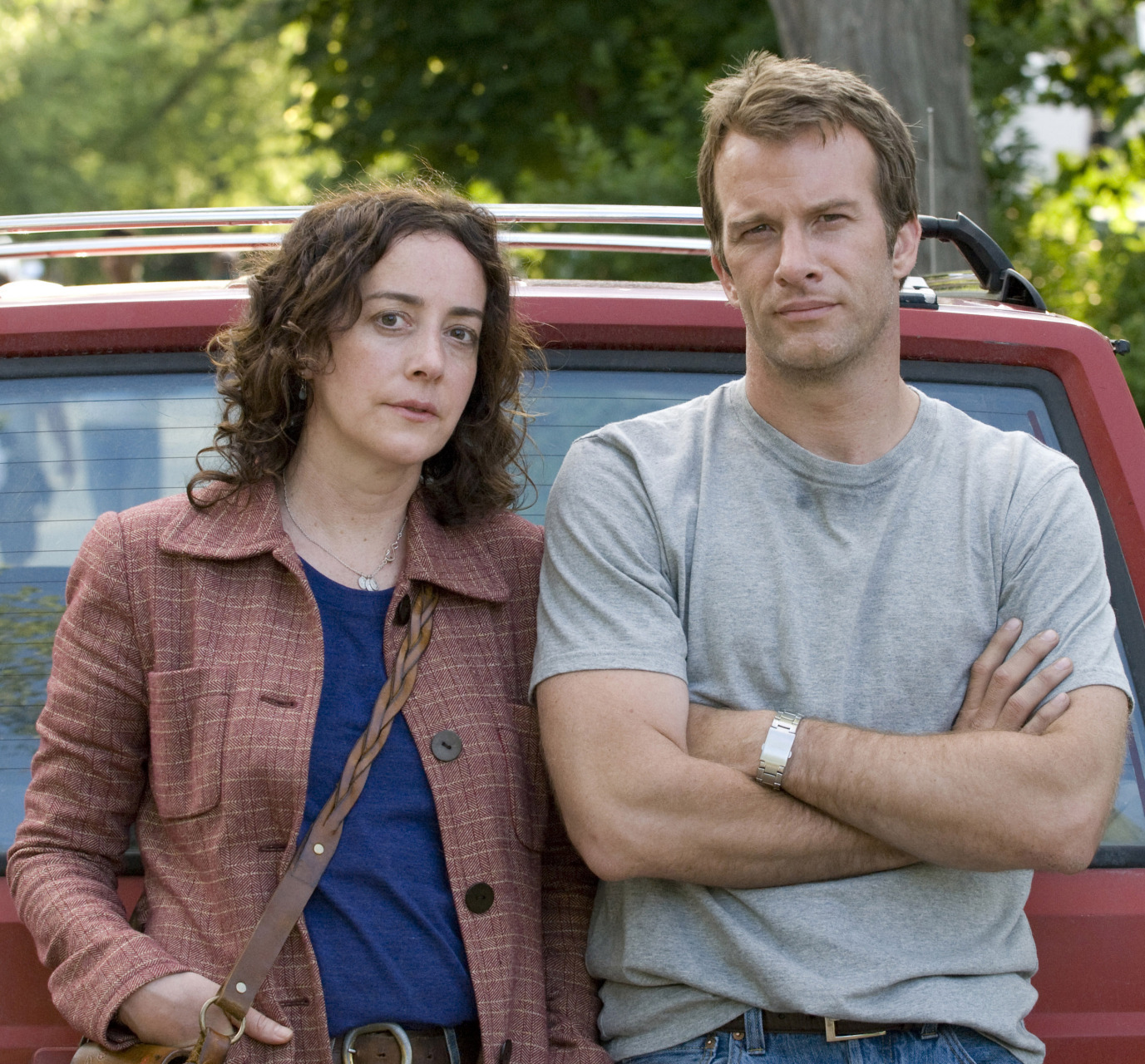 经典美剧《大器晚成》介绍与评价:  如果你人到中年,薪水微薄,房子被