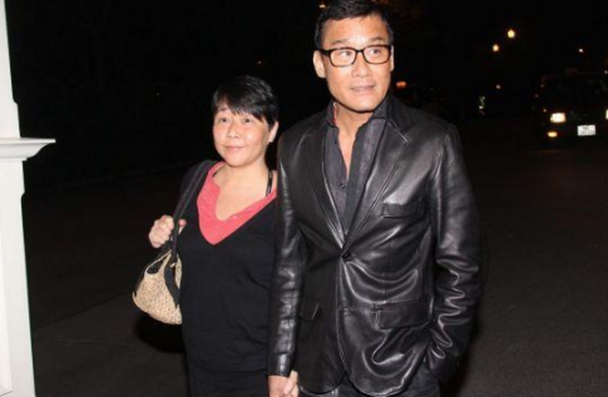 这绝对是女人都羡慕的婚姻,千面影帝梁家辉与妻子江嘉年结婚32年不离