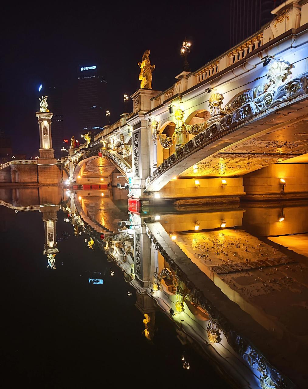 北安桥是天津海河最壮观的海河桥之一,我喜欢独自一人夜晚溜达拍照海