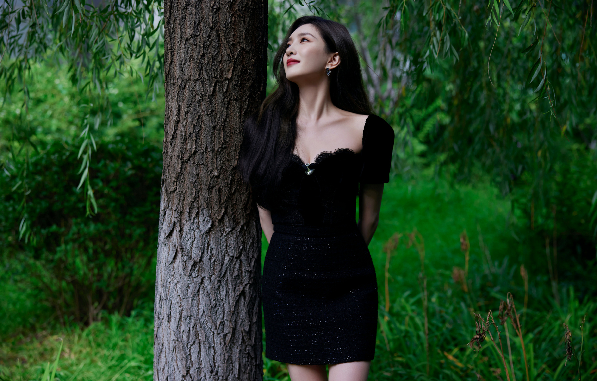 江疏影黑色连衣裙唯美端庄造型!上演成熟精致,优雅大方之美!