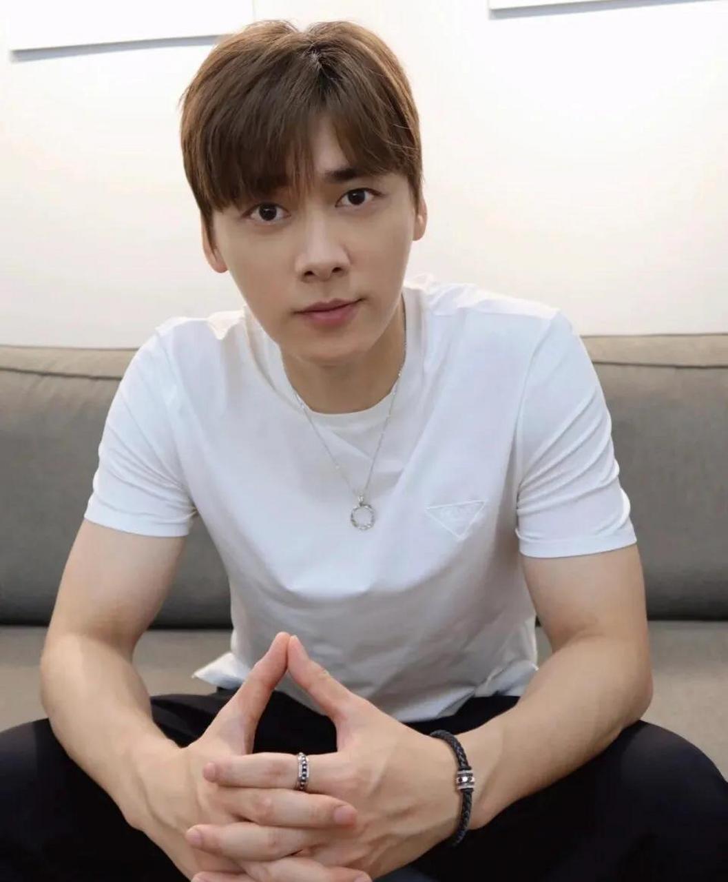 gif创作人# 李易峰,宋轶,金晨 三位是优秀的青年演员 男帅女美,很是