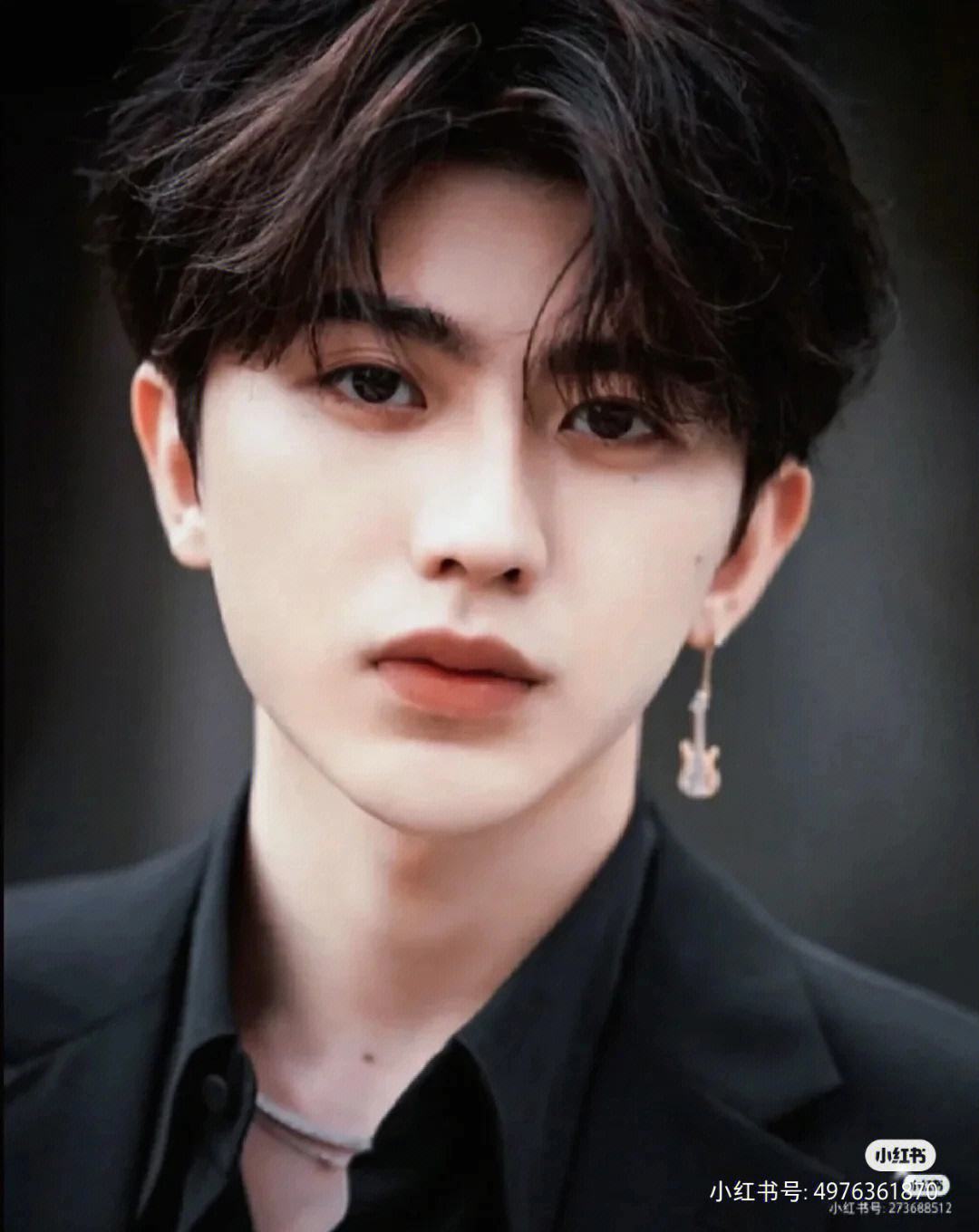 演员和舞者,他自2016年开始在娱乐圈崭露头角,之后在观众和粉丝的支持