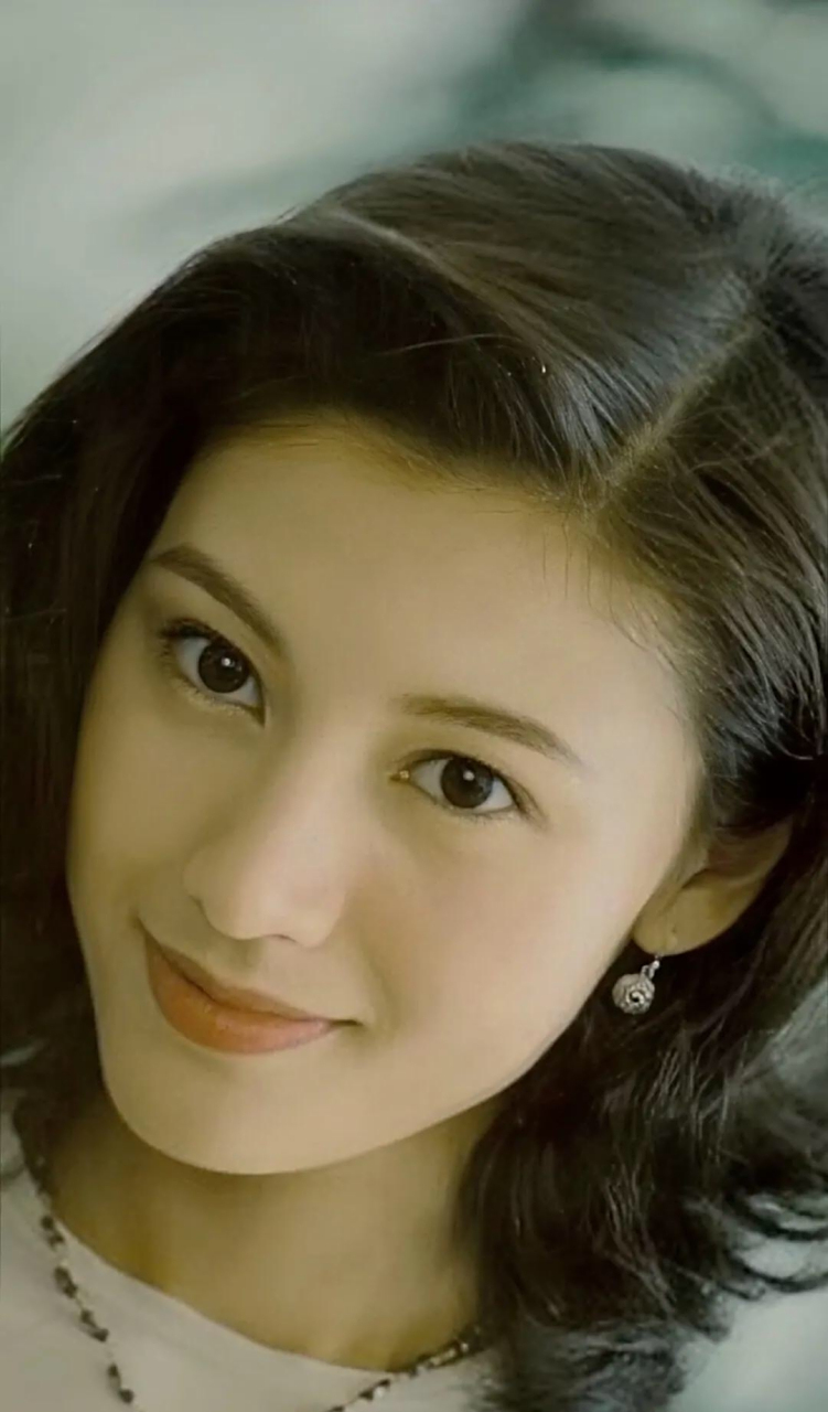 虽然很多人会选择李嘉欣作为香港最美女明星的代表,但其实还有很多