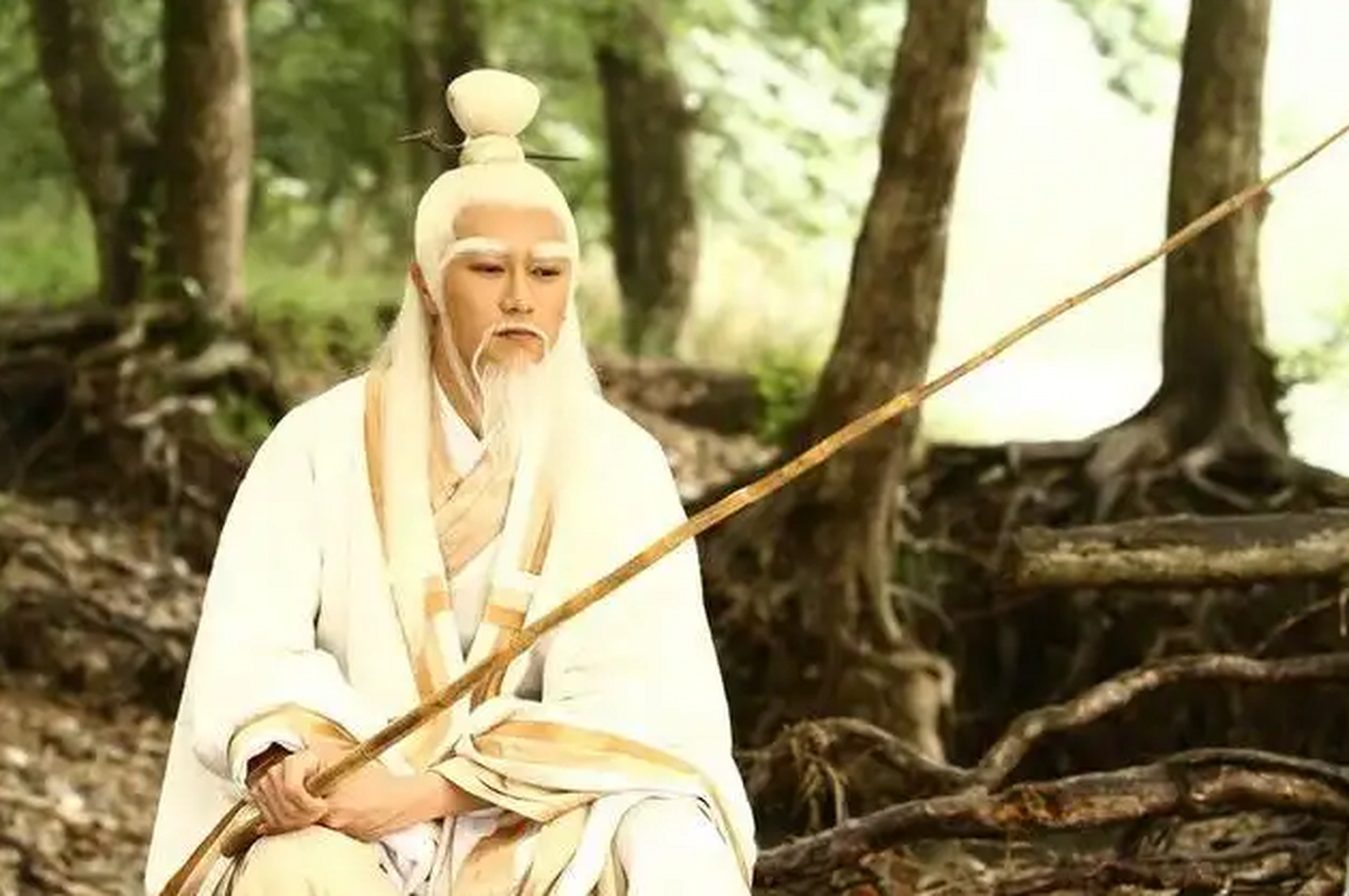 岂料,没过多久,马氏一纸休书甩在他脸上,一脸不屑地说道:"你个没用的