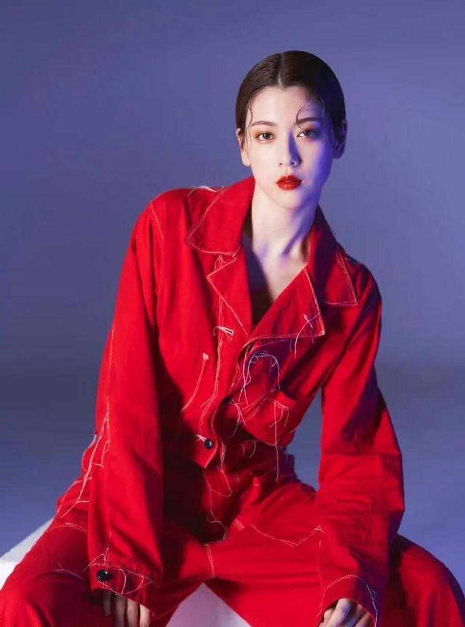 金晨三吉彩花图片