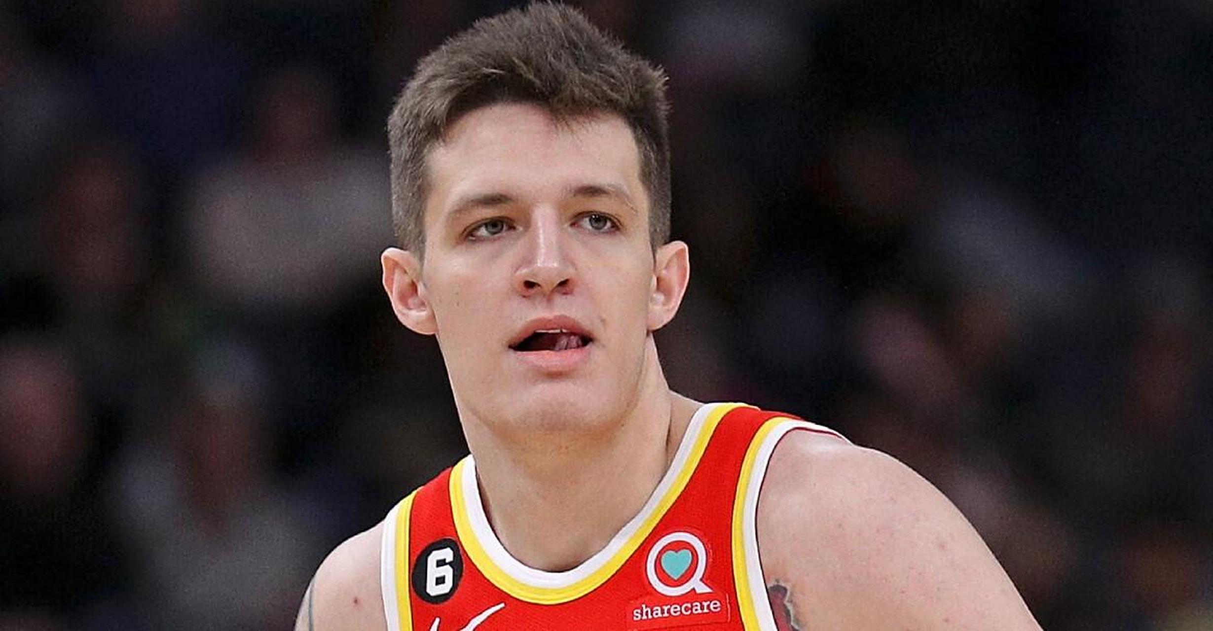 老鹰将裁掉捷克后卫维特-克雷伊奇  北京时间8月17日,据美记迈克尔