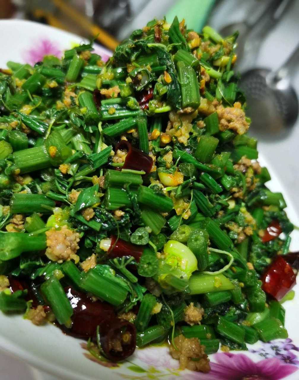 炝炒捧瓜颠!要不是为了上班要带饭,谁想做哦!